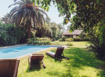 Casa · 300m² · 6 Ambientes · 4 Cocheras · Muy Linda Casa con Pileta Quincho y Casa de Huespedes en Don Torcuato!
