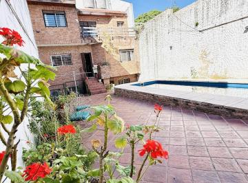 Casa · 330m² · 5 Ambientes · 2 Cocheras · Casa en Flores