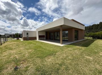 Casa · 179m² · 4 Ambientes · 1 Cochera · Venta Casa a Estrenar en Barrio San Felipe