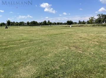 Terreno · 700m² · Venta Lote en Barrio Los Cardos con Orientación Noreste