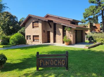 Casa · 176m² · 4 Dormitorios · 1 Cochera · Casa en Venta - Zona Iglesia - Excelente Estado - Refaccionada