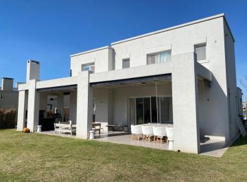 Casa · 229m² · 8 Ambientes · Casa - Barbarita