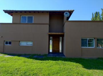 Casa · 170m² · 4 Ambientes · 5 Cocheras · Casa en Alquiler en Malibu