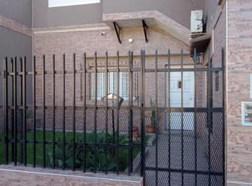 Casa de 6 ambientes, Tres de Febrero · Falucho 1120