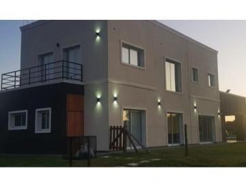 Casa de 5 ambientes, San Vicente · Nuevo Valor! Confortable, Moderna y con Estilo