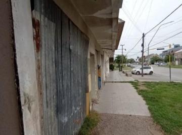 Local comercial · 140m² · 1 Cochera · Venta en Block de Locales Z/ Puerto