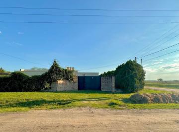 Casa · 120m² · 4 Ambientes · 2 Cocheras · Casa en Venta con Lote de 1900 m²