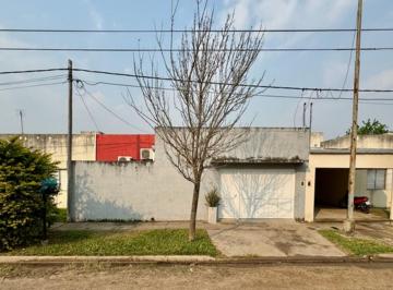 Casa · 53m² · 3 Ambientes · 1 Cochera · Se Vende Propiedad en Barrio Martelossi