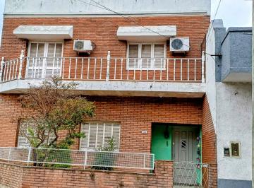 Casa · 290m² · 6 Ambientes · 1 Cochera · Venta Casa Multifamiliar Caseros 6 Amb. Cochera
