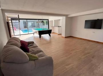 Casa · 220m² · 4 Ambientes · Casa en Alquiler - 3 Dorm. 2 Baños - Cochera - 300 m² - Manuel B. Gonnet