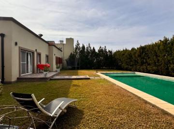 Casa · 125m² · 4 Ambientes · 2 Cocheras · Casa Barrio Crdo Laguna Azul Apto Credito Amoblada