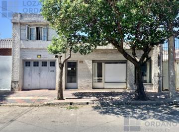 Casa · 269m² · 6 Ambientes · 1 Cochera · Casa en Venta 3 Dorm. B° Pueyrredón Apto Crédito