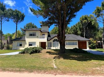 Casa · 232m² · 5 Ambientes · 1 Cochera · Venta Casa 5 Ambientes - La Herradura Pinamar