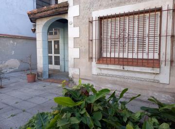 Casa · 232m² · 4 Ambientes · 2 Cocheras · Venta Casa Flores 4 Amb 240 m