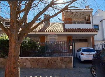 Casa · 214m² · 7 Ambientes · 1 Cochera · Alquiler Casa 4 Dorm. Parque Batlle