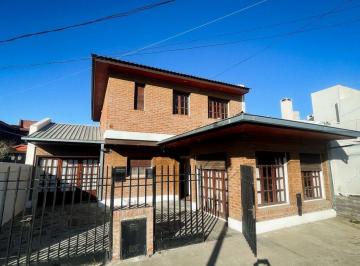 Casa · 241m² · 5 Ambientes · 1 Cochera · Casa 5 Dorm. y Quincho
