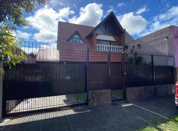 Casa · 220m² · 4 Ambientes · 3 Cocheras · Santilli - Posadas 1172 Lomas de Zamora