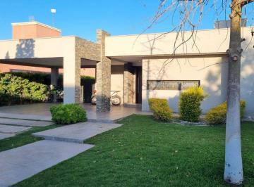 Casa · 210m² · 4 Ambientes · 2 Cocheras · Casa en Venta - Barrio Privado Cortaderas 1