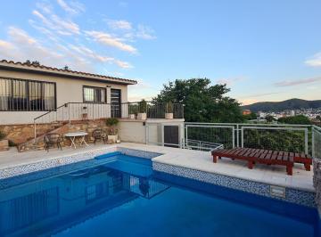 Casa · 298m² · 8 Ambientes · 4 Cocheras · Casa en Villa Carlos Paz