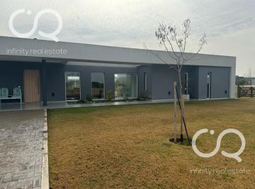 Casa · 160m² · 5 Ambientes · 3 Cocheras · Casa - Barrio Fincas de San Vicente