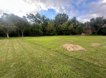 Terreno · 800m² · Lotes en Exclusivo y Pequeño Barrio Cerrado de Aprox 800 m² en Lomas Golf