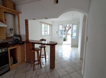 Casa · 85m² · 4 Ambientes · 1 Cochera · Venta en PH Chalet 4amb en Parque Luro