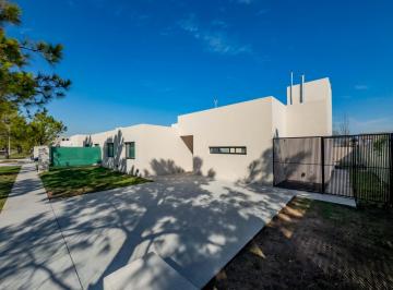 Casa · 134m² · 3 Ambientes · 2 Cocheras · Casa en Venta Don Mateo. Etapa 1. Funes
