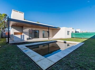 Casa · 134m² · 3 Ambientes · 2 Cocheras · Venta/permuta Casa 3 Dorm. Pileta - Funes Don Mateo. Etapa 1 Apto Credito