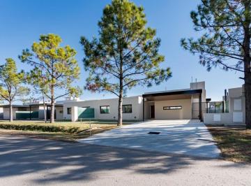 Casa · 134m² · 3 Ambientes · 2 Cocheras · Venta/permuta Casa 3 Dorm. Pileta - Funes Don Mateo. Etapa 1 Apto Credito