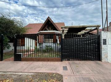 Casa · 97m² · 4 Ambientes · 1 Cochera · Casa en Malvinas Argentinas (Burzaco)