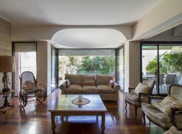 Casa · 400m² · 6 Ambientes · 4 Cocheras · Casa de 5 Dorm. en Villa Urquiza