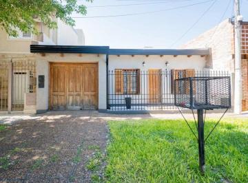 Casa · 184m² · 5 Ambientes · 1 Cochera · Venta Casa en Fomento 9 de Julio