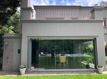 Casa · 700m² · 8 Ambientes · 2 Cocheras · Alquiler Casa en Abril Club de Campo