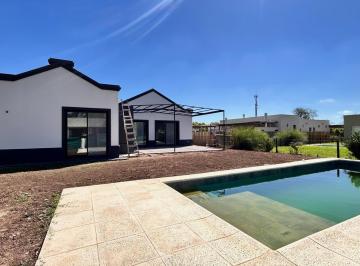 Casa · 145m² · 4 Ambientes · 2 Cocheras · Casa a Estrenar en Venta en Santa Clara