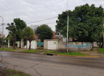Casa · 490m² · 4 Ambientes · Oportunidad! Excelente Esquina en Moreno Centro Lado Norte Sobre Calle Uruguay y Dorrego | 490 m²