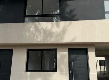 Departamento · 95m² · 4 Ambientes · 1 Cochera · Venta de Duplex 4 Ambientes en Villa Tesei