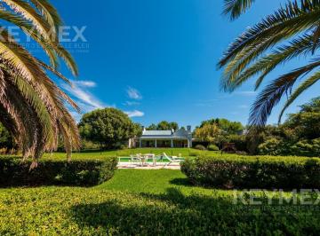 Casa · 360m² · 6 Ambientes · 2 Cocheras · Casa en Venta 5 Ambientes en San Francisco Club de Campo