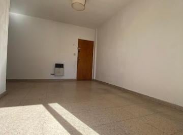 Departamento de 3 ambientes, Avellaneda · Amplio Departamento de 3 Amb Al Fte Avellaneda Centro Acceso por Escalera