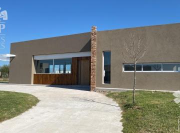 Casa · 245m² · 4 Ambientes · 2 Cocheras · Casa en Casa - Venta - Barrio San Sebastián - Escobar - Excelente Calidad