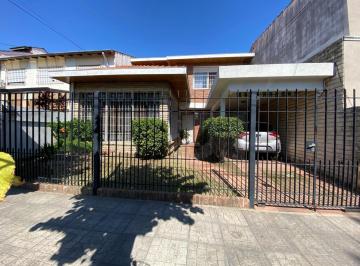 Casa · 254m² · 7 Ambientes · 1 Cochera · Venta Casa Multifamiliar 4 Ambientes + 3 Ambientes 5 Dorm. 3 Baños Jardin Vicente Lopez Florid