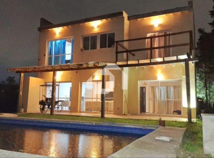 Casa · 150m² · 4 Ambientes · 4 Cocheras