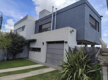 Casa · 100m² · 4 Ambientes · 1 Cochera · Casa en Venta Joaquin Gorina