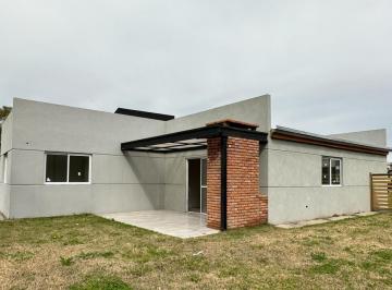 Casa · 121m² · 3 Ambientes · Casa en Venta - 2 Dorm. 2 Baños - Cochera - Pilar del Este