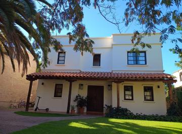 Casa · 195m² · 6 Ambientes · 1 Cochera · Casa en Venta Club de Campo