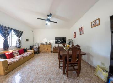 Casa · 108m² · 2 Ambientes · 2 Cocheras · Casa en Venta 2 Ambientes en Garin Escobar