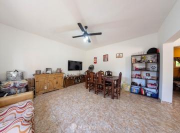 Casa · 108m² · 2 Ambientes · 2 Cocheras · Casa en Venta 2 Ambientes en Garin Escobar