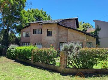 Casa · 170m² · 4 Ambientes · 1 Cochera · Casa - Bosque Peralta Ramos