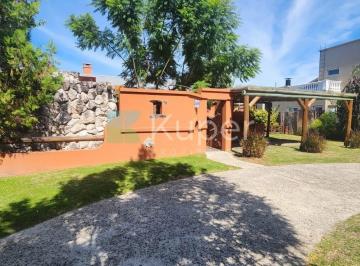 Casa · 167m² · 4 Ambientes · 3 Cocheras · Venta Casa en 1 Planta de 4 Amb Lote Interno. Santa Teresa. Villanueva