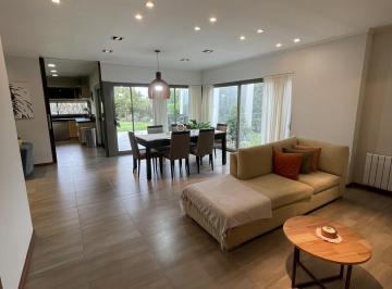 Casa · 475m² · 6 Ambientes · 2 Cocheras · Casa en Venta de 4 Dorm. en Manantiales Country