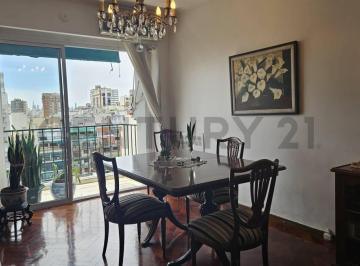 Departamento · 83m² · 3 Ambientes · Venta Departamento de 3 Ambientes, Piso Alto Súper Luminoso en Caballito